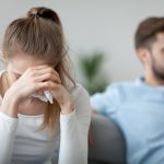 unglückliche Frau in respektloser Beziehung