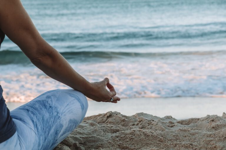 Achtsamkeit Meditation am Strand